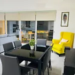 Appartement Seaview & Seafront- 9, 49 Tigne Point Mansions Sliema