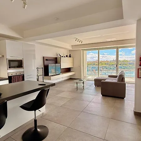 Daire Seaview & Seafront- 9, 49 Tigne Point Mansions