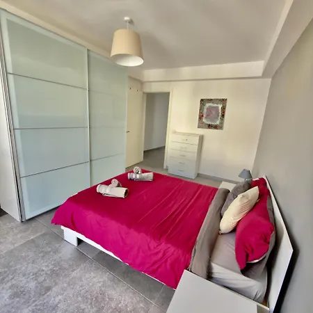 Appartement Seaview & Seafront- 9, 49 Tigne Point Mansions Sliema