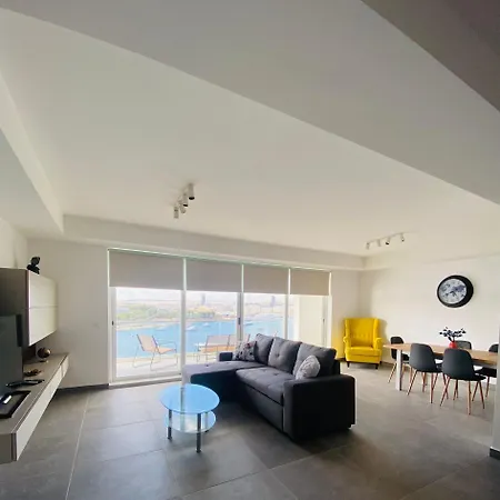 Seaview & Seafront- 9, 49 Tigne Point Mansions * Sliema
