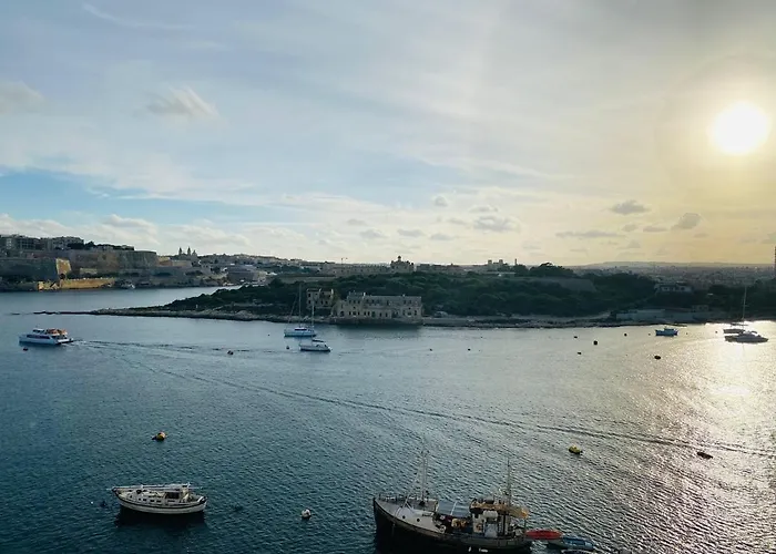 Seaview & Seafront- 9, 49 Tigne Point Mansions Lejlighed *