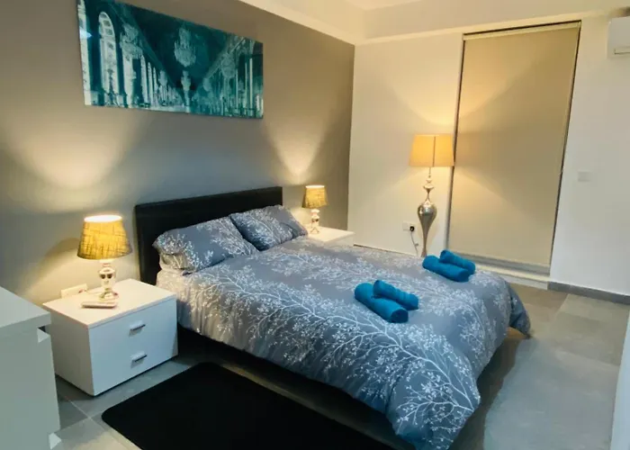 Seaview & Seafront- 9, 49 Tigne Point Mansions * Sliema