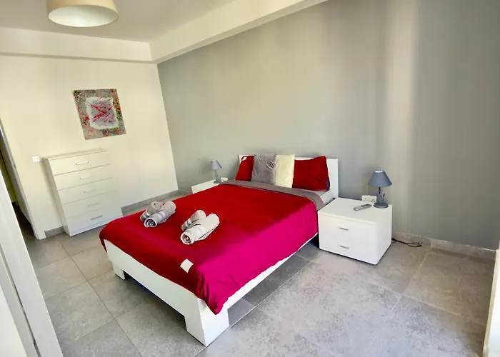 Seaview & Seafront- 9, 49 Tigne Point Mansions * Sliema